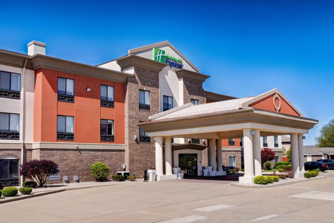 Holiday Inn Express Hotel & Suites Shelbyville By Ihg Exterior photo