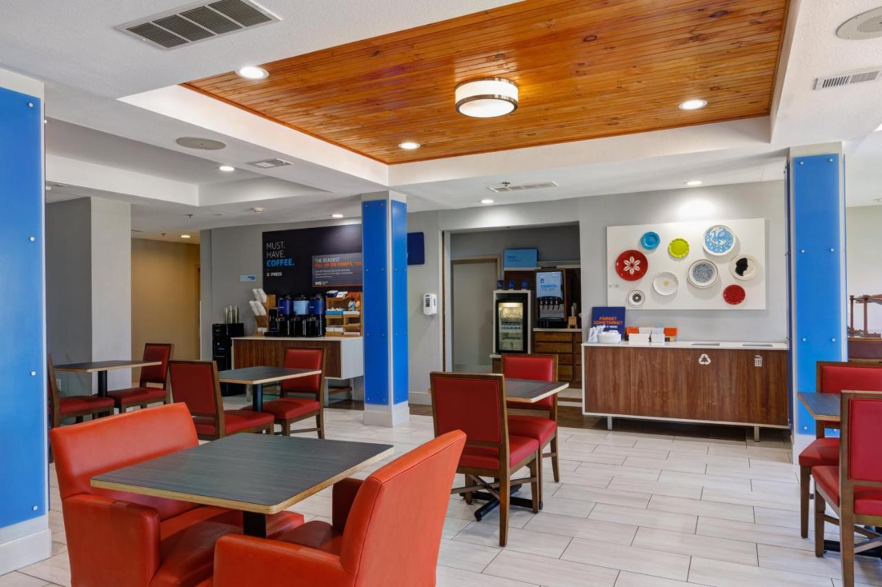 Holiday Inn Express Hotel & Suites Shelbyville By Ihg Exterior photo