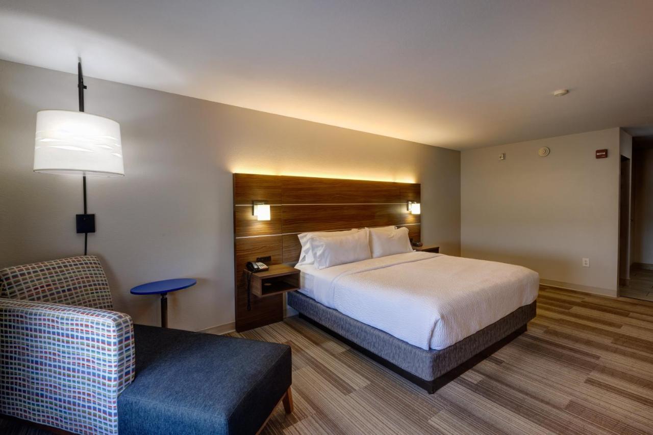 Holiday Inn Express Hotel & Suites Shelbyville By Ihg Exterior photo