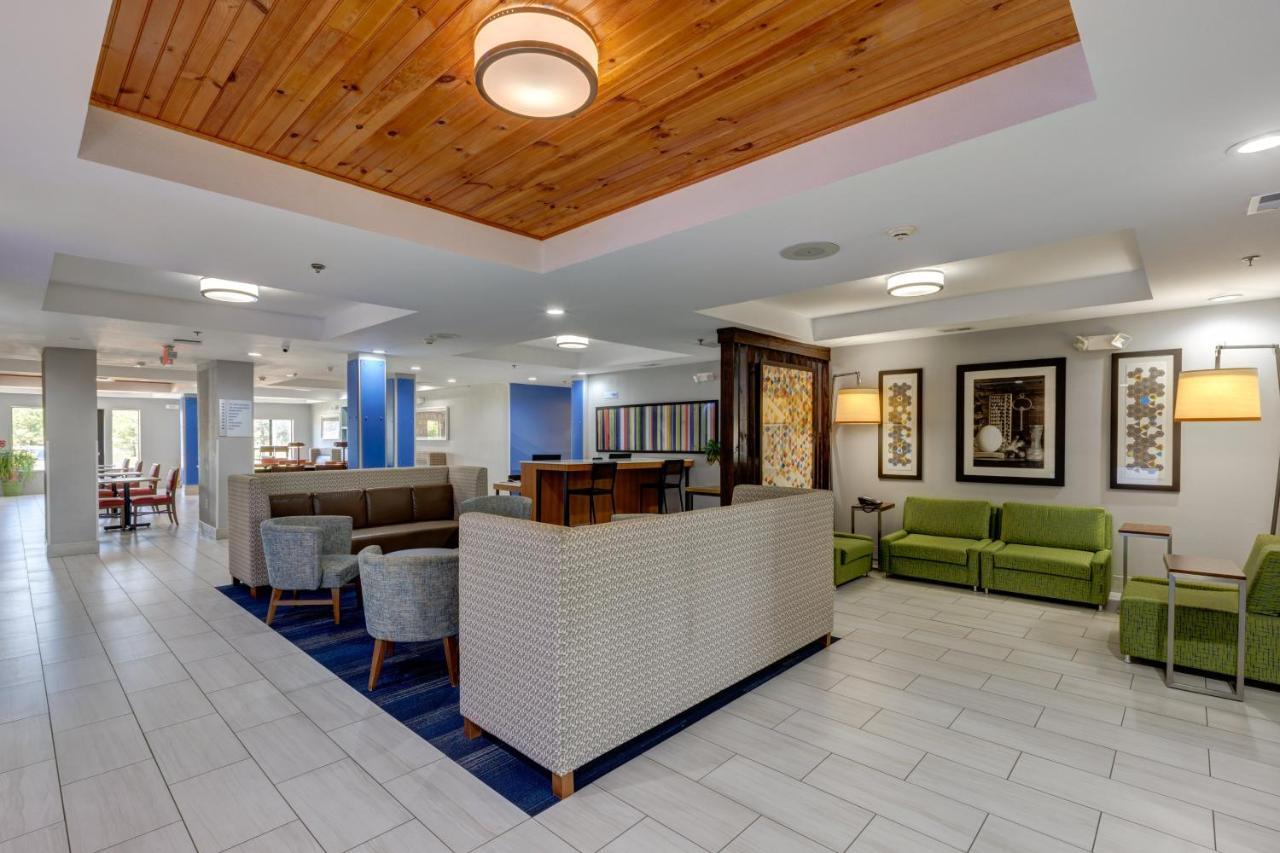 Holiday Inn Express Hotel & Suites Shelbyville By Ihg Exterior photo