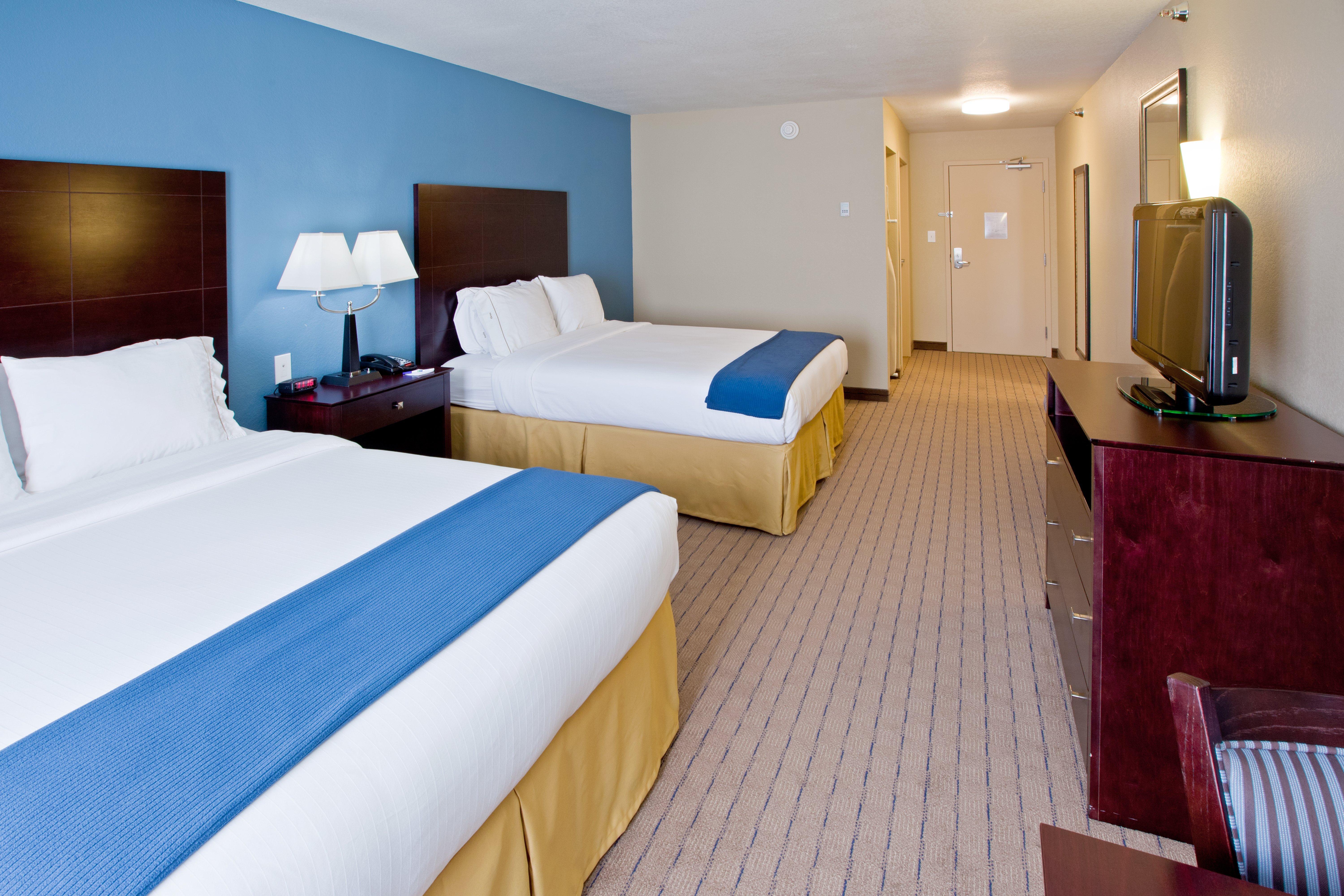 Holiday Inn Express Hotel & Suites Shelbyville By Ihg Exterior photo