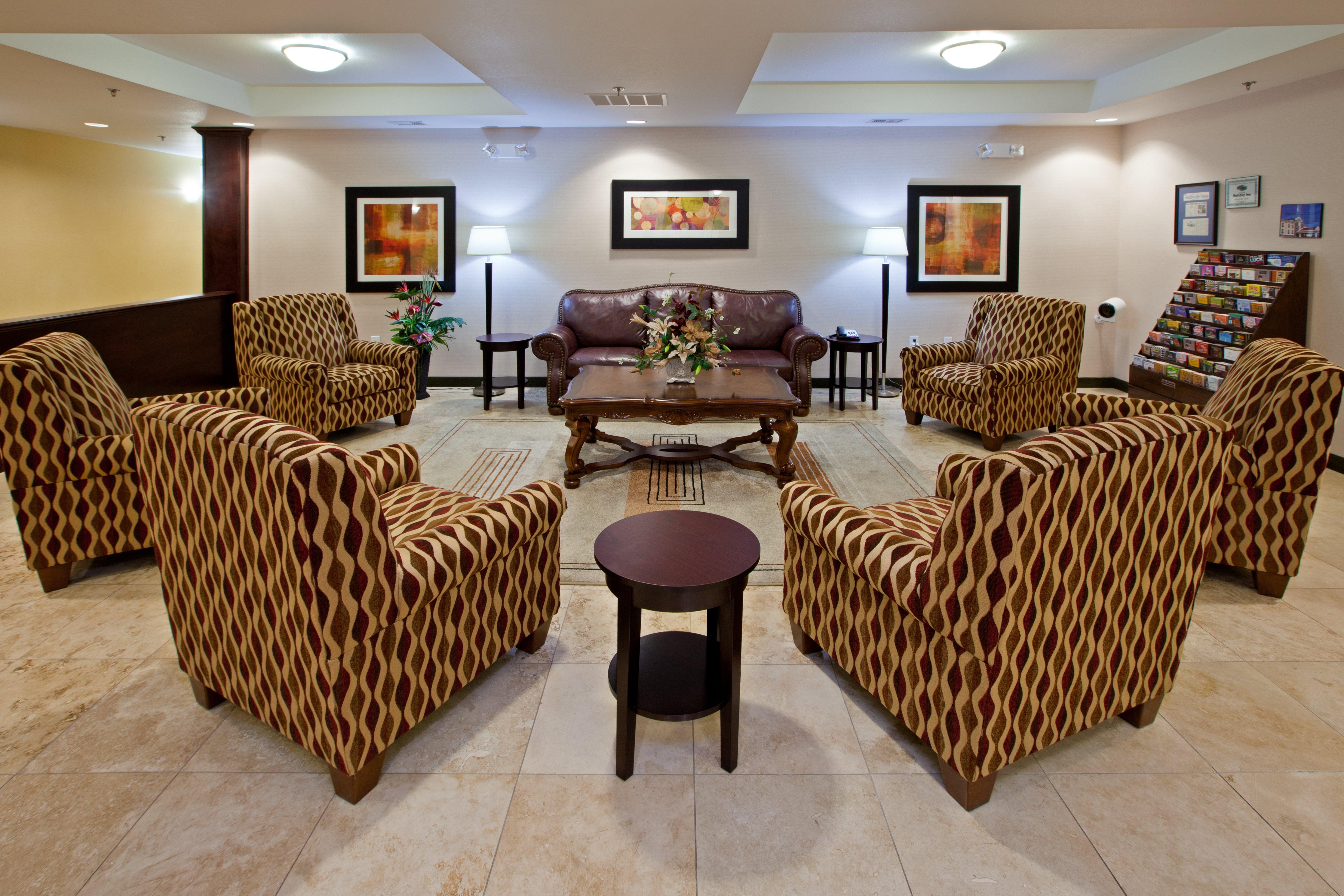 Holiday Inn Express Hotel & Suites Shelbyville By Ihg Exterior photo