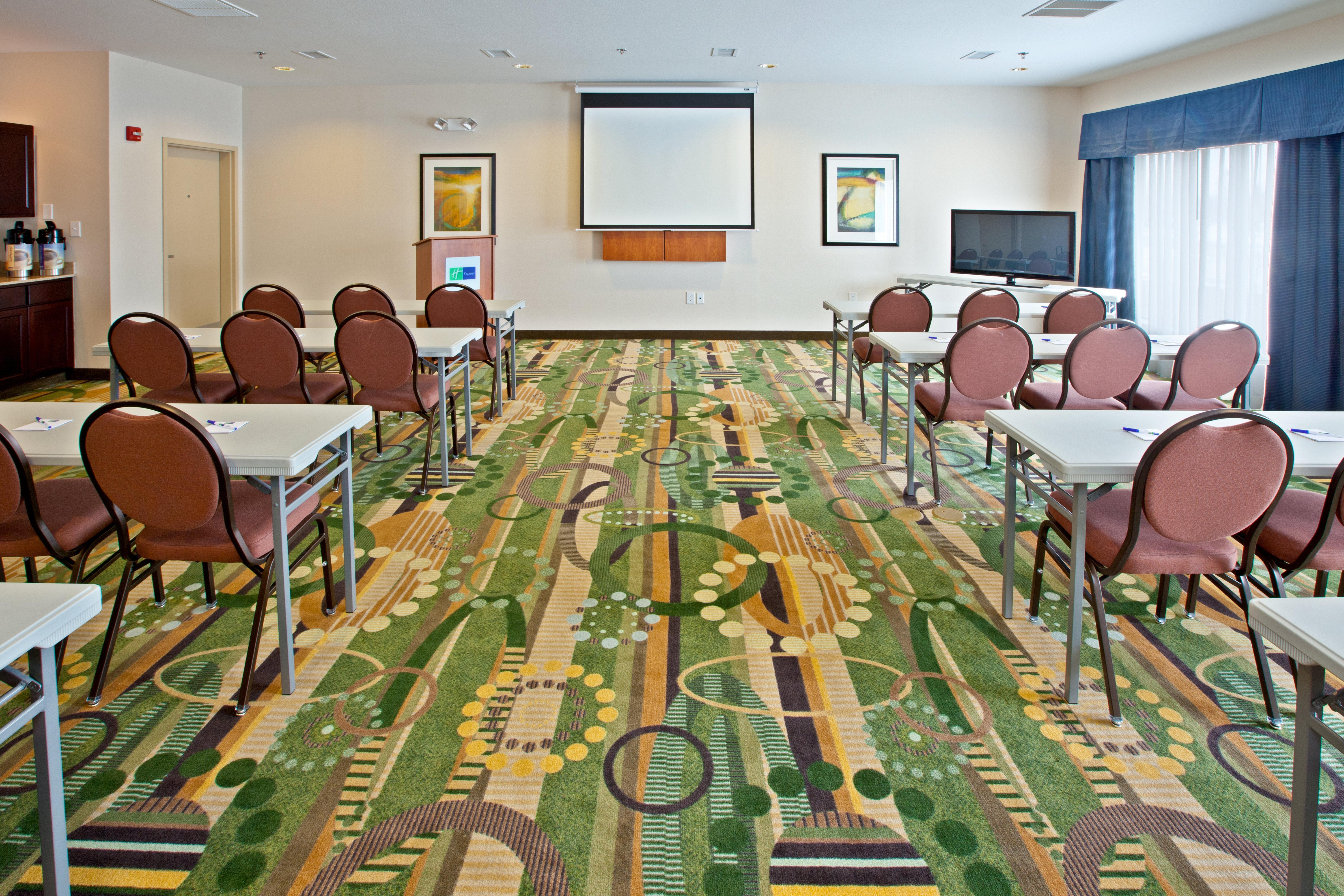 Holiday Inn Express Hotel & Suites Shelbyville By Ihg Exterior photo