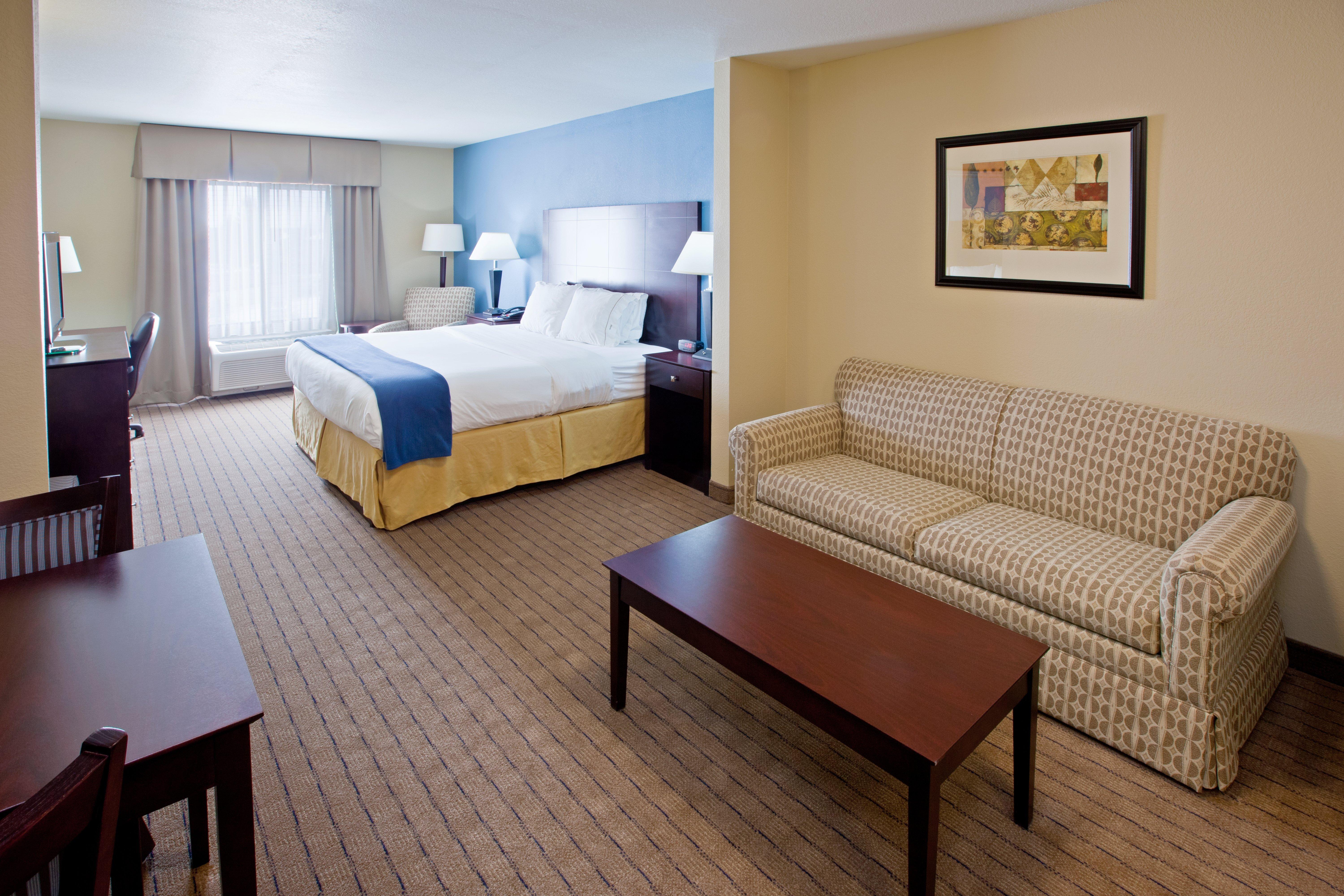 Holiday Inn Express Hotel & Suites Shelbyville By Ihg Exterior photo